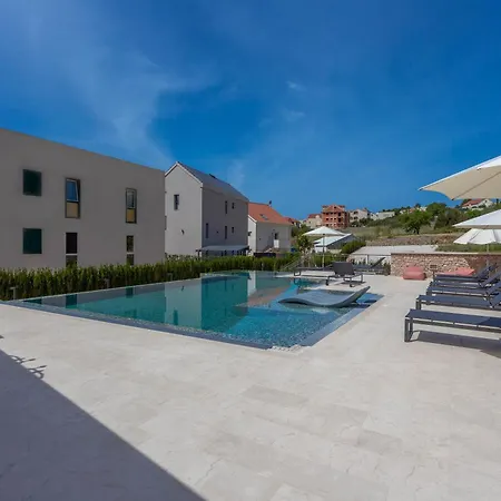 Grey House Apartment Bol Exterior photo