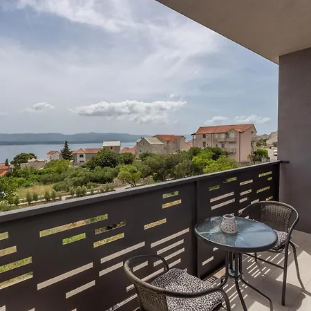 Grey House Apartment Bol Exterior photo